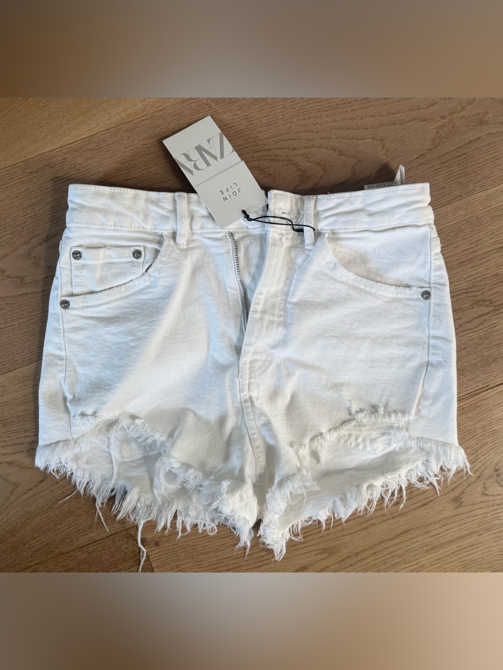 Zara HI-RISE DENIM SHORTS
White 0/8197/006/250/36